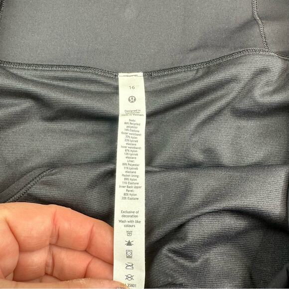 Lululemon Speed up Jungle Birds of Paradise Print Running Shorts / BLACK - Picture 4 of 7